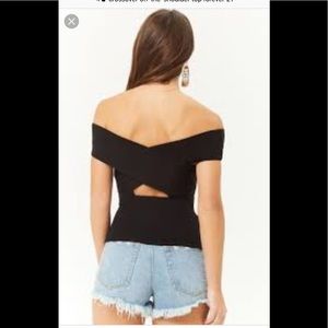 Crossover off the shoulder top sz Small runs small